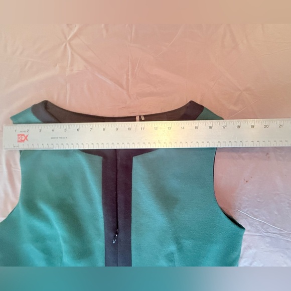 T Tahari Green/Black Sleeveless Shift Midi Dress Size 12/Large MSRP $148 - Picture 9 of 11